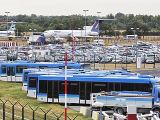 Nyári sláger lett az online parkolás a reptéren