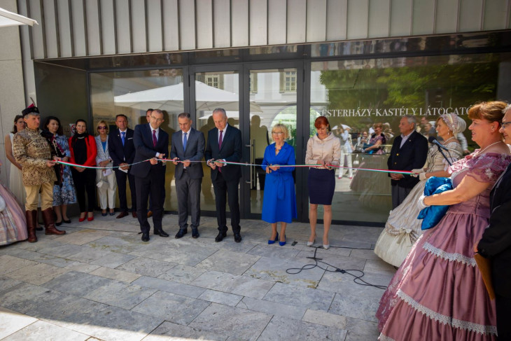 Az ünnepélyes megnyitó
