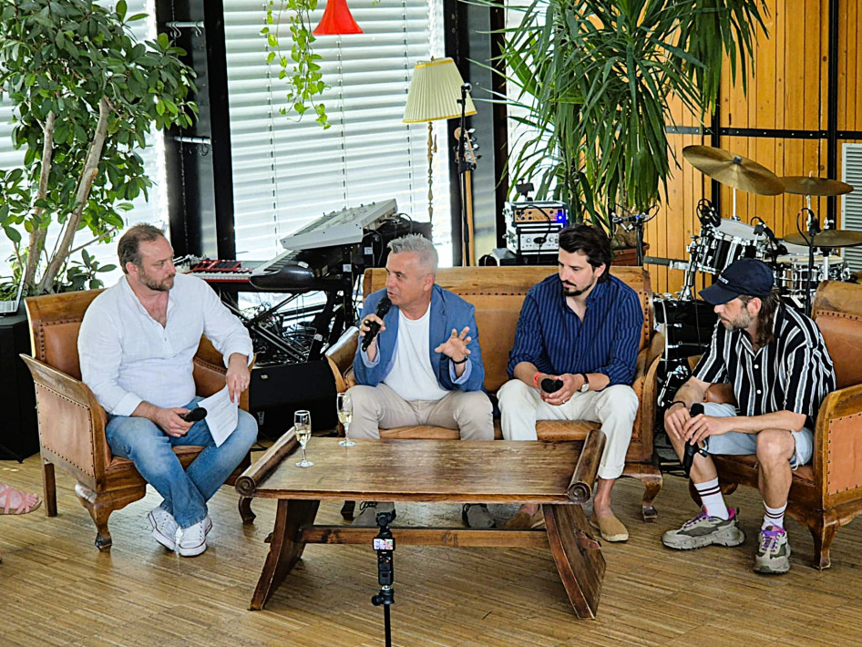 Blazsovszky Péter, Rókusfalvy Pál, Menzkie, a film rendezője, és a Jazzbois zeneszerzője, Sági Viktor