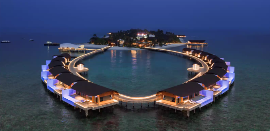 A The Westin Maldives Miriandhoo Resort 