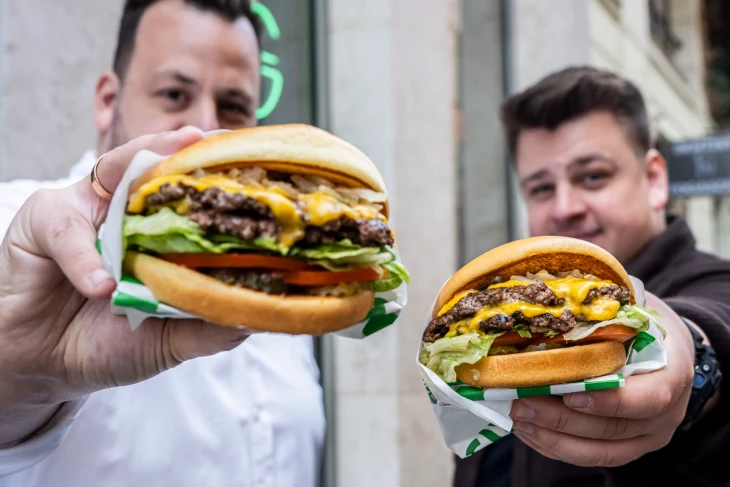 Íme, a smashed burger. Fotó: Forbes.hu