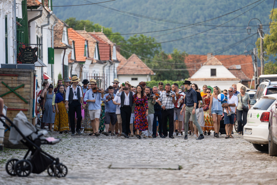 Fesztiválhangulat a Székelykő lábánál