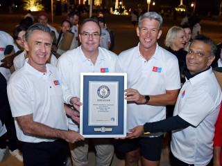 Jóga és Guinness-rekord a dubaji sivatagban