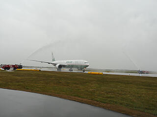 Bécsbe érkezett  az EVA Air vadonatúj B777-es gépe