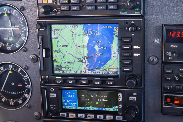 Repülőgép navigációs műszerfal / depositphotos.com
