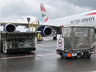 Sofőr nélküli poggyászkocsikat tesztelnek Heathrow-n