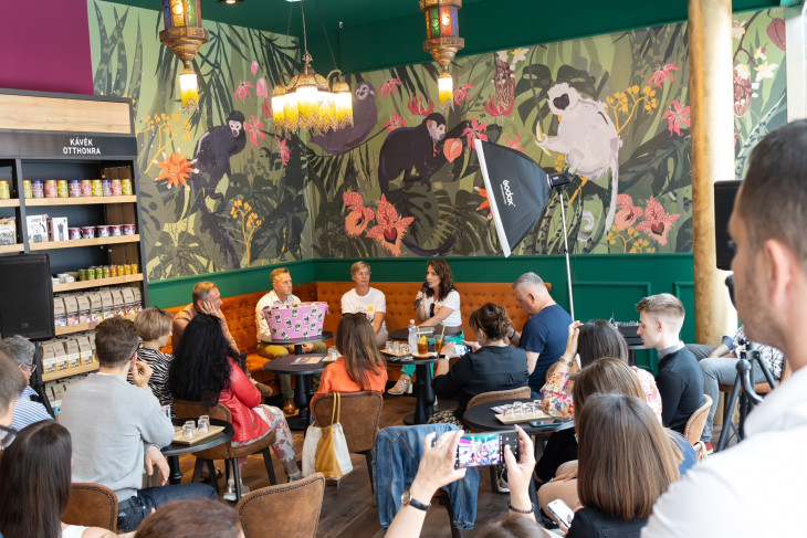 Tájékoztató és új kávézónyitása a budai Allée-ban / Forrás: Cafe Frei