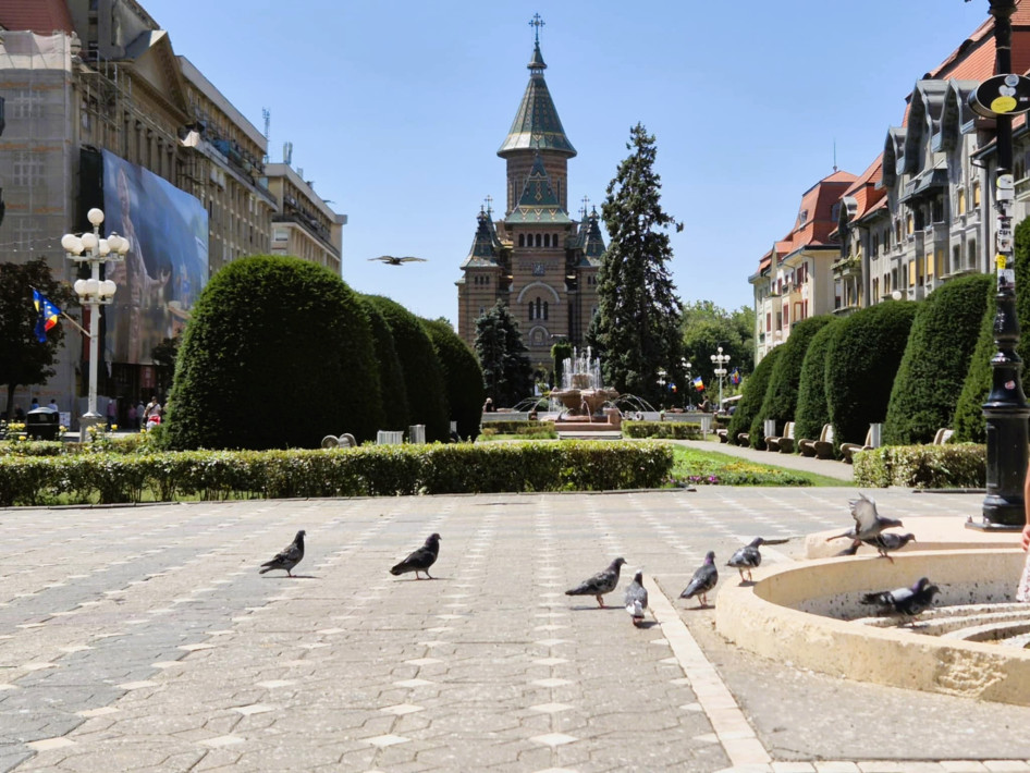 Az ortodox székesegyház a Győzelem tér egyik végében