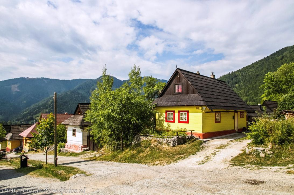Vlkolínec, ahol a helyieknek elegük van a falujukban folyton özönlő látogatókból
