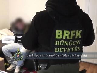 Francia diákokat raboltak ki álrendőrök Budapest belvárosában
