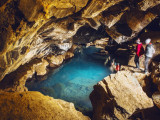 Illusztráció: izlandi hegyi barlang / depositphotos.com