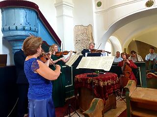 A Nemzeti Filharmonikusok a Balaton-felvidék egyik eldugott kis falujában?