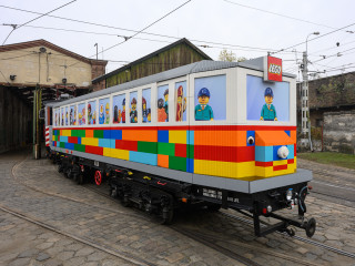 Olyan, mint az igazi: itt az életnagyságú LEGO villamos