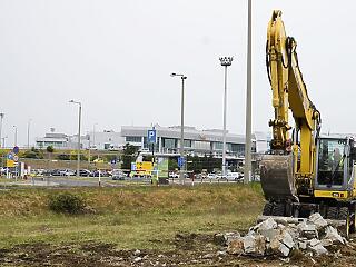 Olcsóbb lesz a parkolás a budapesti repülőtéren