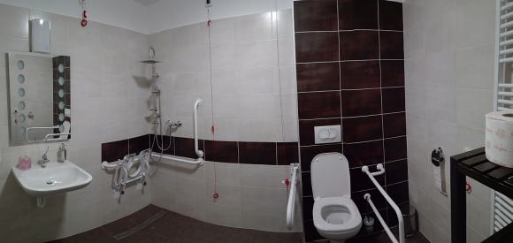 A szálloda egyik fürdőszobája (Forrás: hotel.zsalyaliget.hu)