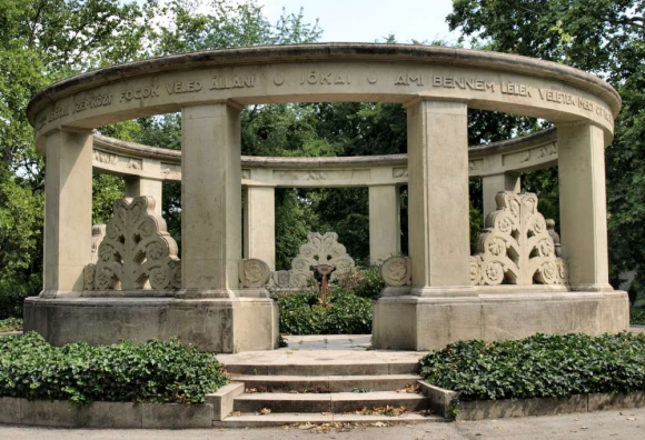 Jókai Mór síremléke (Forrás: Wikimedia Commons)