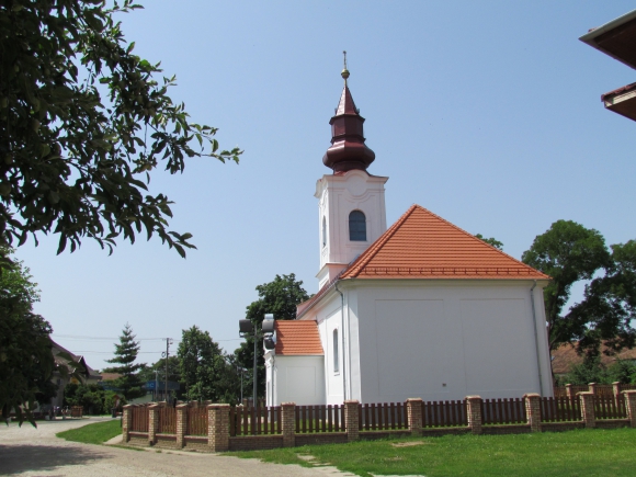 A felújított tiszaderzsi református templom (Fotó: Mentusz Károly)
