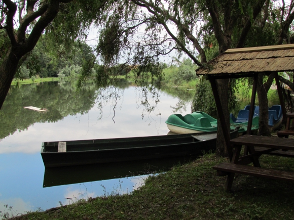 Csónak és vízibicikli várja a vendégeket (Fotó: Mentusz Károly)