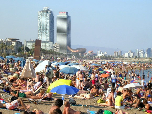 Barcelonai strand (Forrás: Wikimedia Commons)