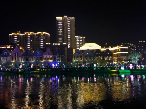 Changde városának hannoveri negyede éjjel (Forrás: hannover.de)