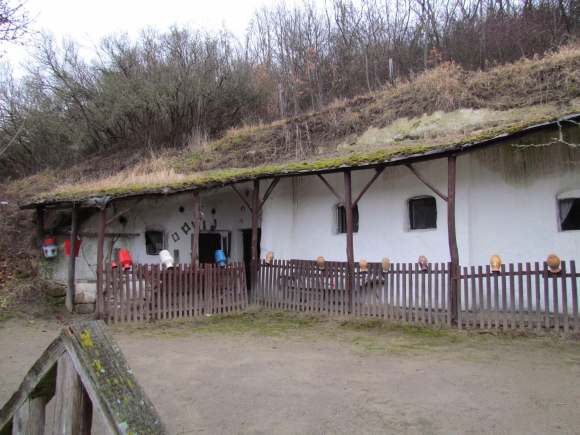 A barlanglakásos tájház (Fotó: Mentusz Károly)