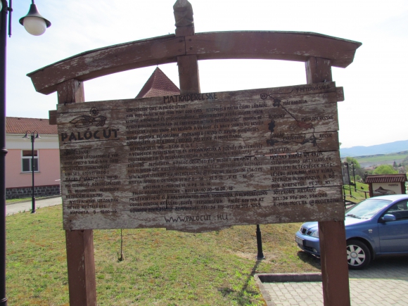 Tábla jelzi, hogy a falut a Palóc Úton találni (Fotó: Mentusz Károly)