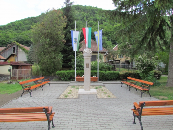 Az 1956-os új emlékmű a parkban (Fotó: Mentusz Károly)