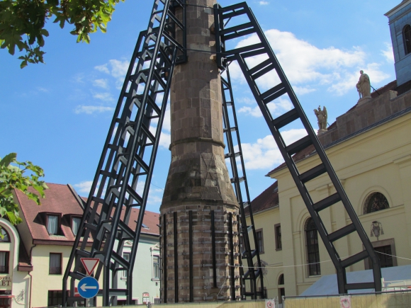 Felújítás alatt az egri minaret (Fotó: Mentusz Károly)