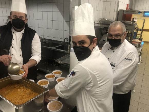 A Kempinski konyháján főző csapat
