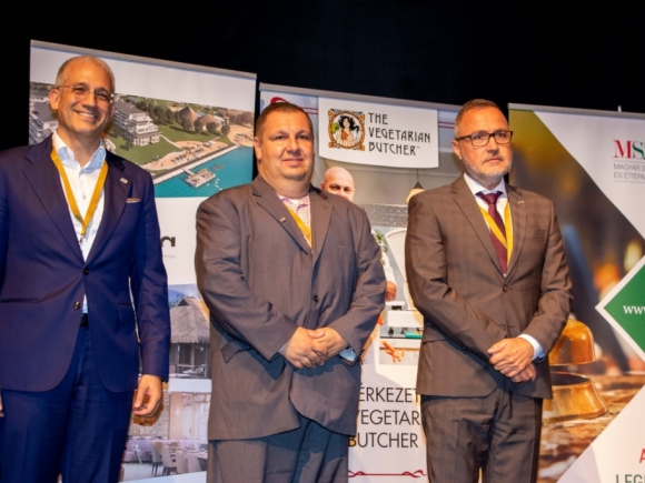 Az új vezetőség (balról jobbra) Kovács Balázs (vezérigazgató, Danubius Hotels), Gendur András (igazgató, La Perle Noire Restaurant & Lounge) és Baldauf Csaba (igazgató, Kolping Hotel Spa & Family Resort)