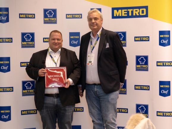 Mivel a METRO fő szponzora a Michelin-nek, az ez évi Bib Gourmand kitüntetést itt adták át hivatalosan a Kistücsök Étterem tulajdonosának, Csapody Balázsnak