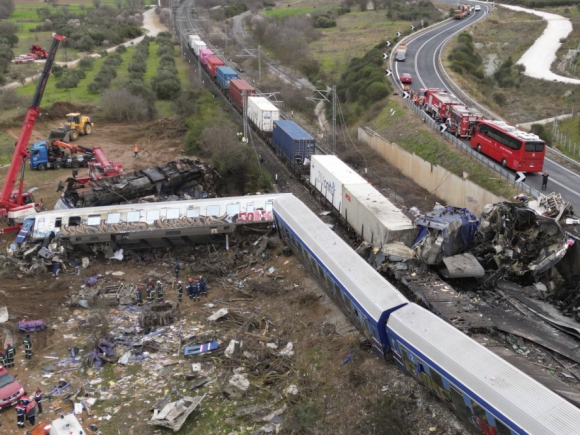 A nagy port felvert súlyos vasúti katasztrófa Larissza közelében