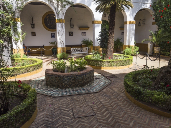 Patio, azaz belső kert, ahol a szieszta óráit is szívesen töltik a helyiek