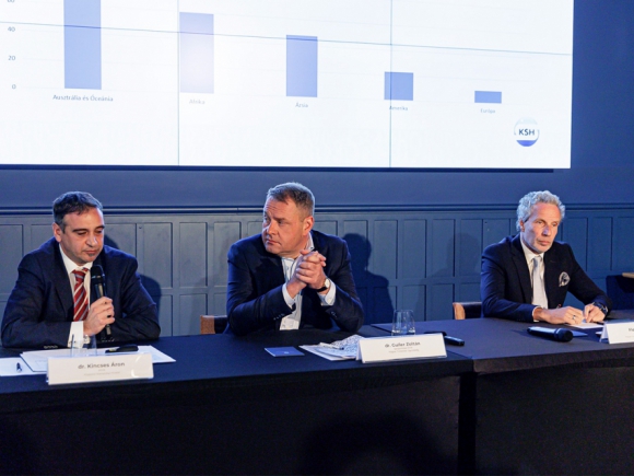 Balról jobbra: dr. Kincses Áron, dr. Guller Zoltán, Flesch Tamás / Forrás: MTÜ
