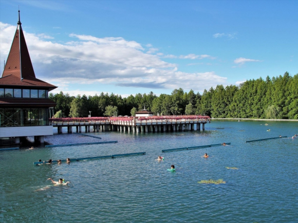 Oldszkúl környezet - megérdemli a tó környéke a felújítást /Depositphotos