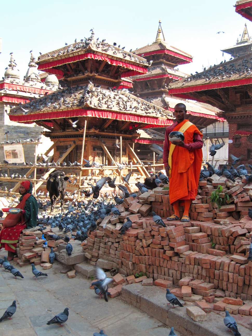 Katmandu egyik főtere, a Durbar Square romokban és koszban úszott 