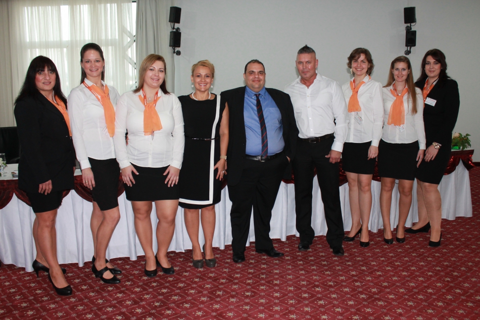 A Taurus Reisen csapata, középen Haythem Jamel, a magyarországi iroda igazgatója