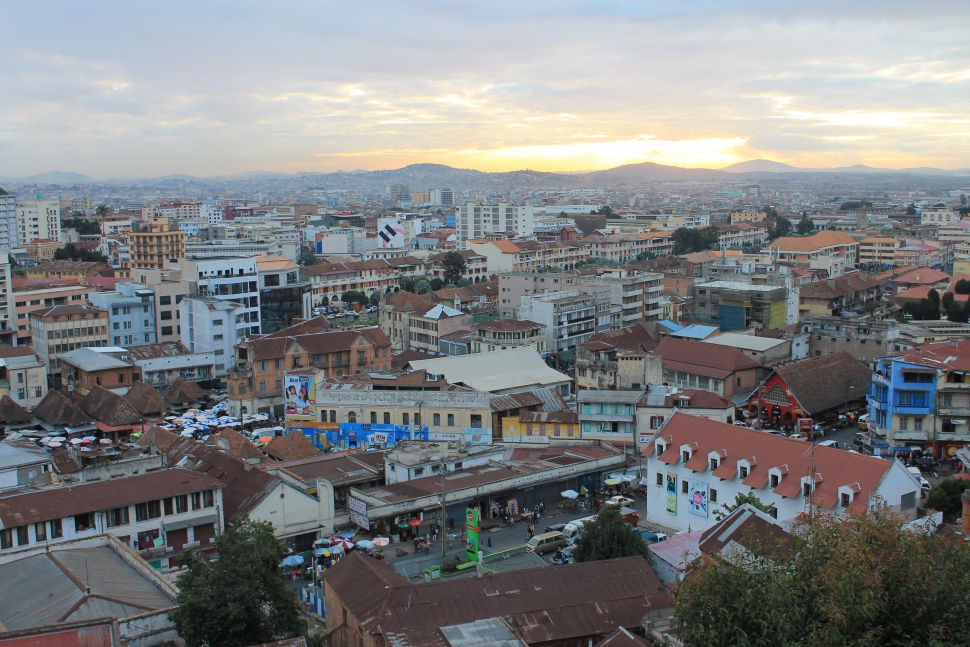 Naplamente Antananarivo felett / fotó: Szántó Zoltán