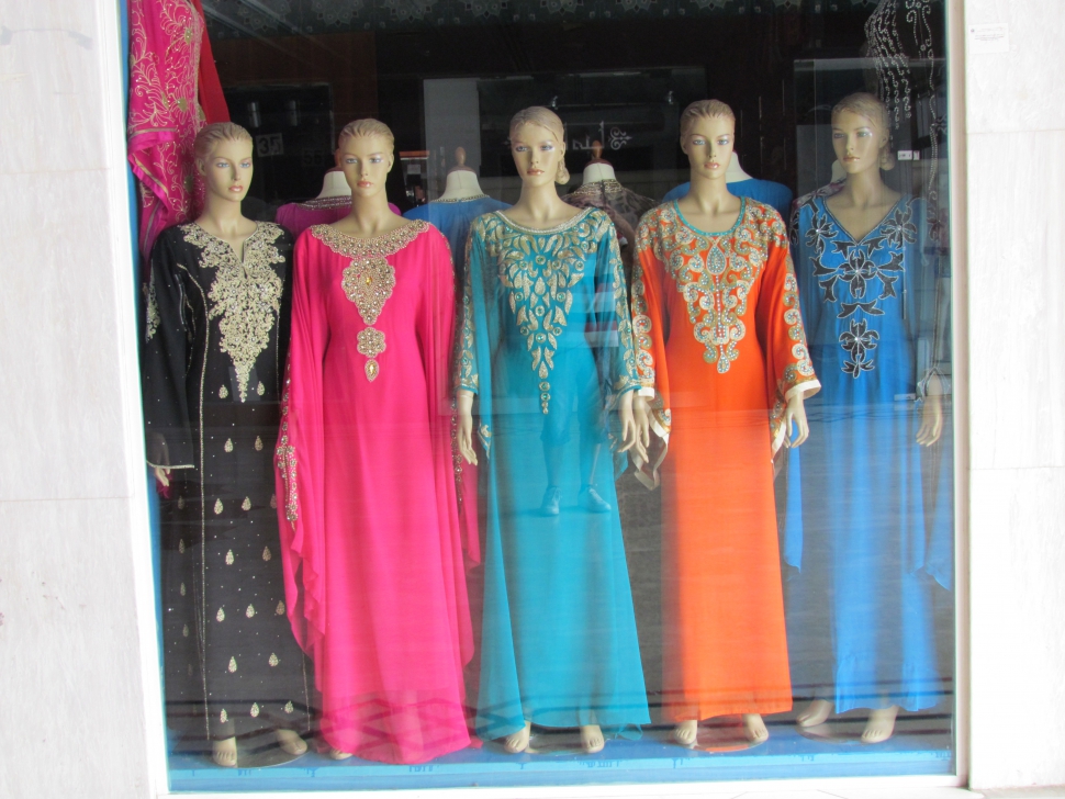 Divatos arab ruhák (Fotó: Mentusz Károly)
