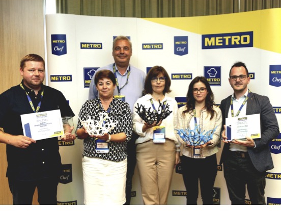 Az idei győztesek, háttérben Bősze Ákos, a METRO HoReCa üzletágfejlesztési vezetője 